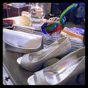 Dress shoes with purse